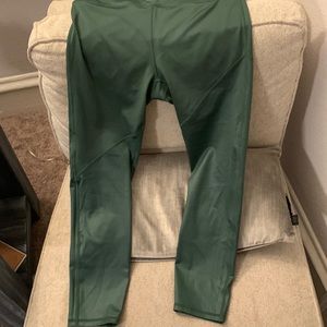 Green fabletics leggings